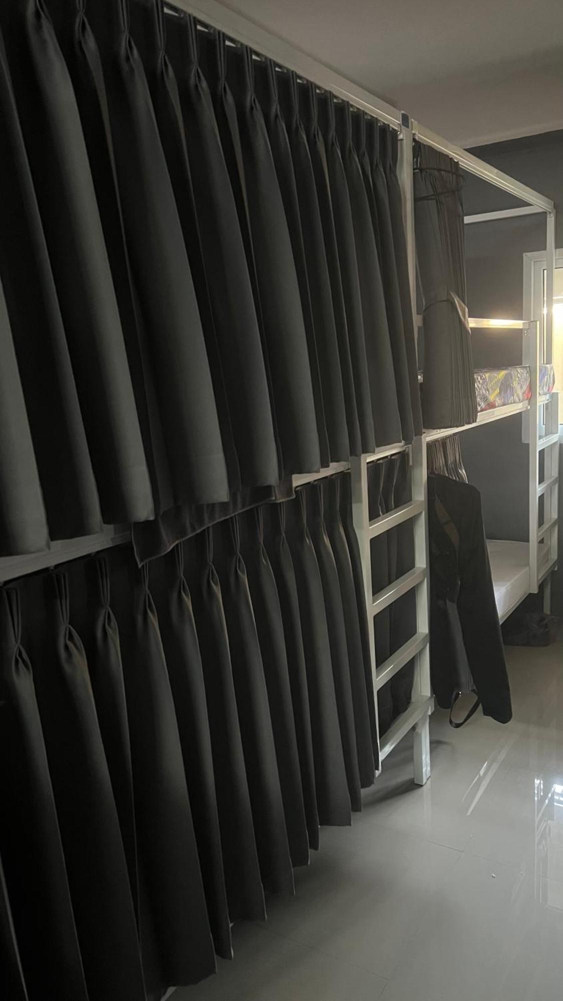 W District Hostel Bangkok Dış mekan fotoğraf